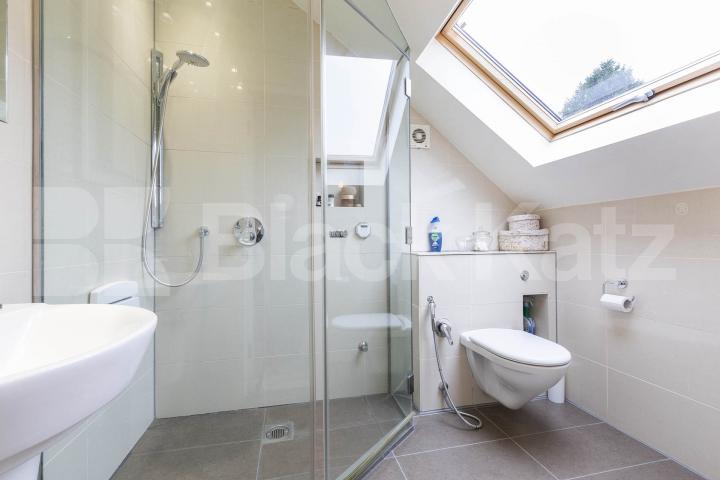 Super 5 bed 2 bath family home with a stunning cinema room and garden Barnet Gate Lane, Arkley Barnet